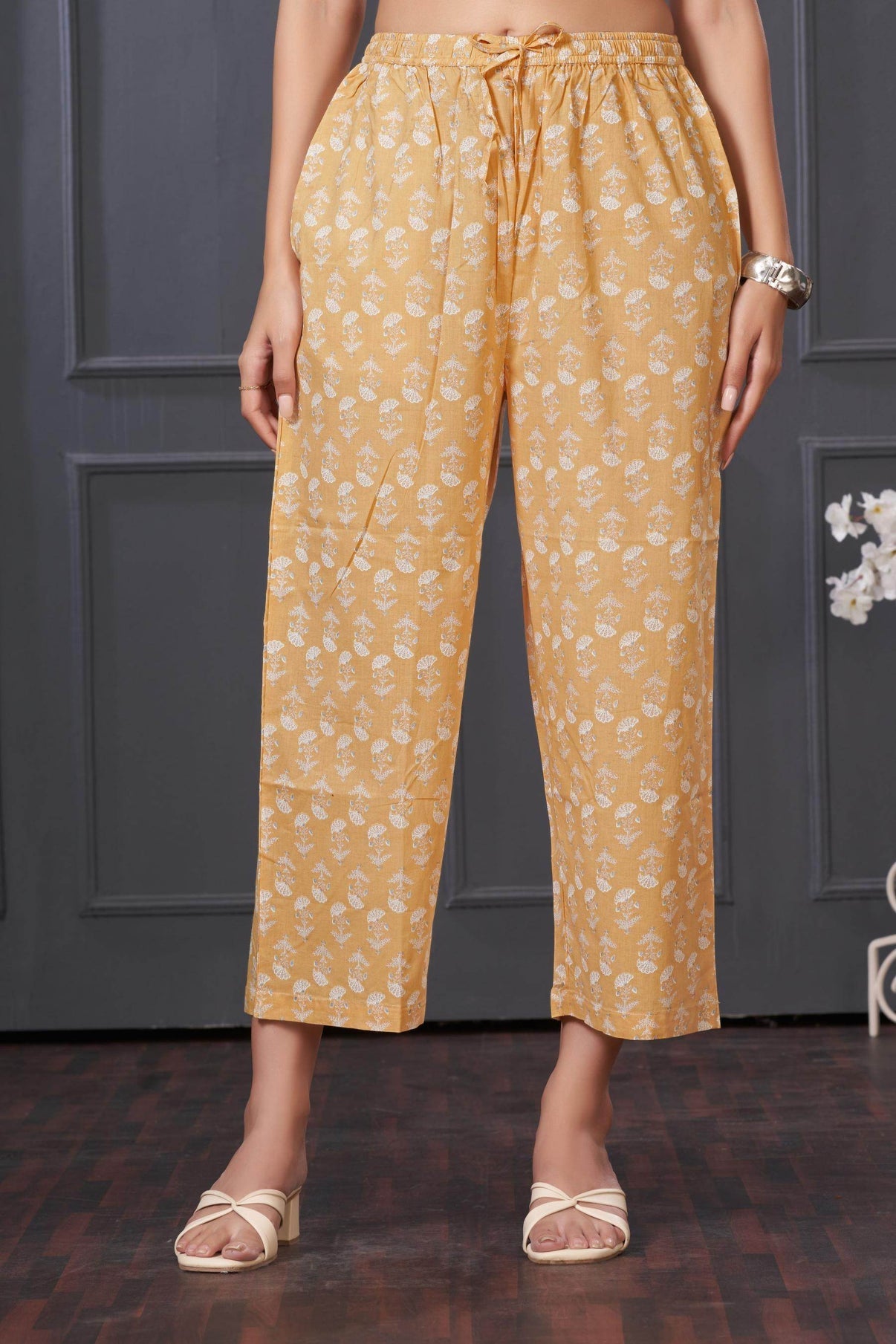 Nisha Cotton Off White Kurta Set with Dupatta - Elegant Ethnic Wear for Women | Festive & Casual Kurta