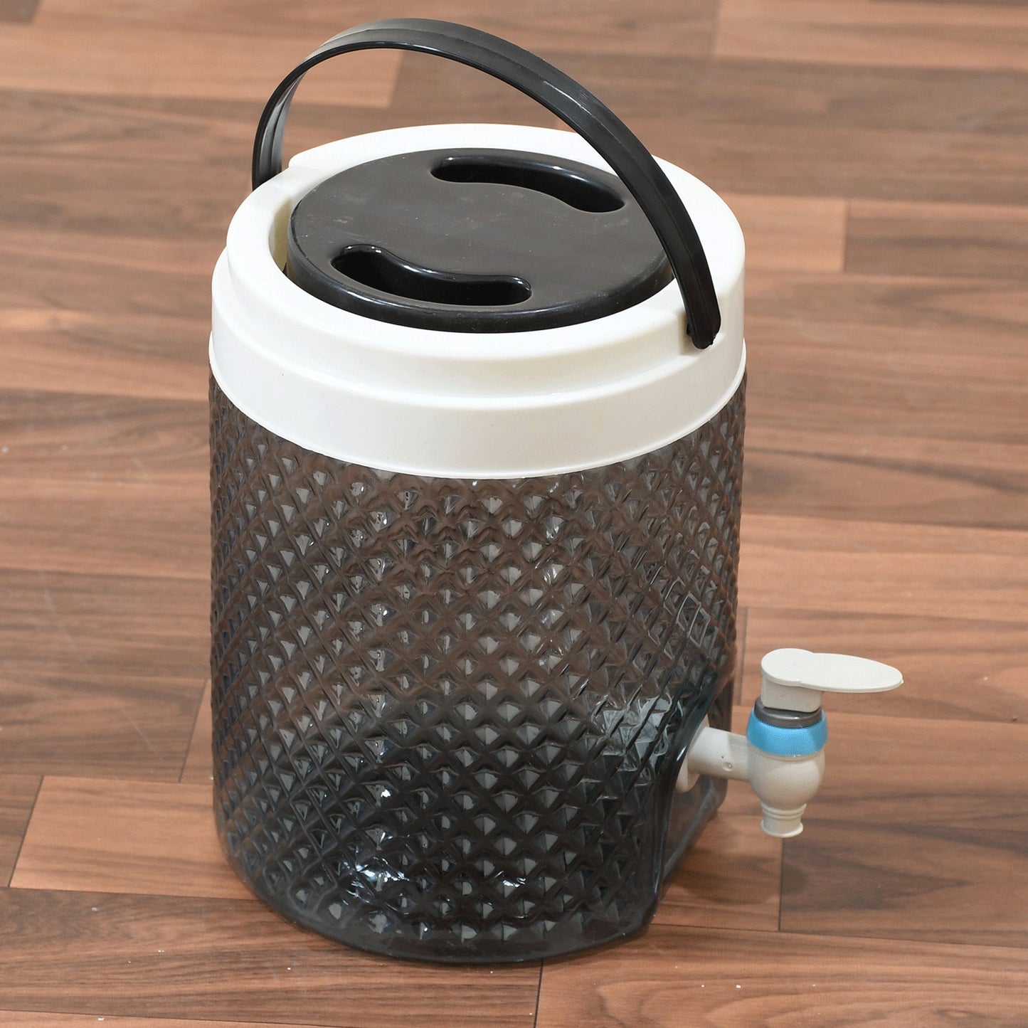 Diamond Cut Design Plastic Water Jug To Carrying Water And Other Beverages (4500ml) - warehousetech13