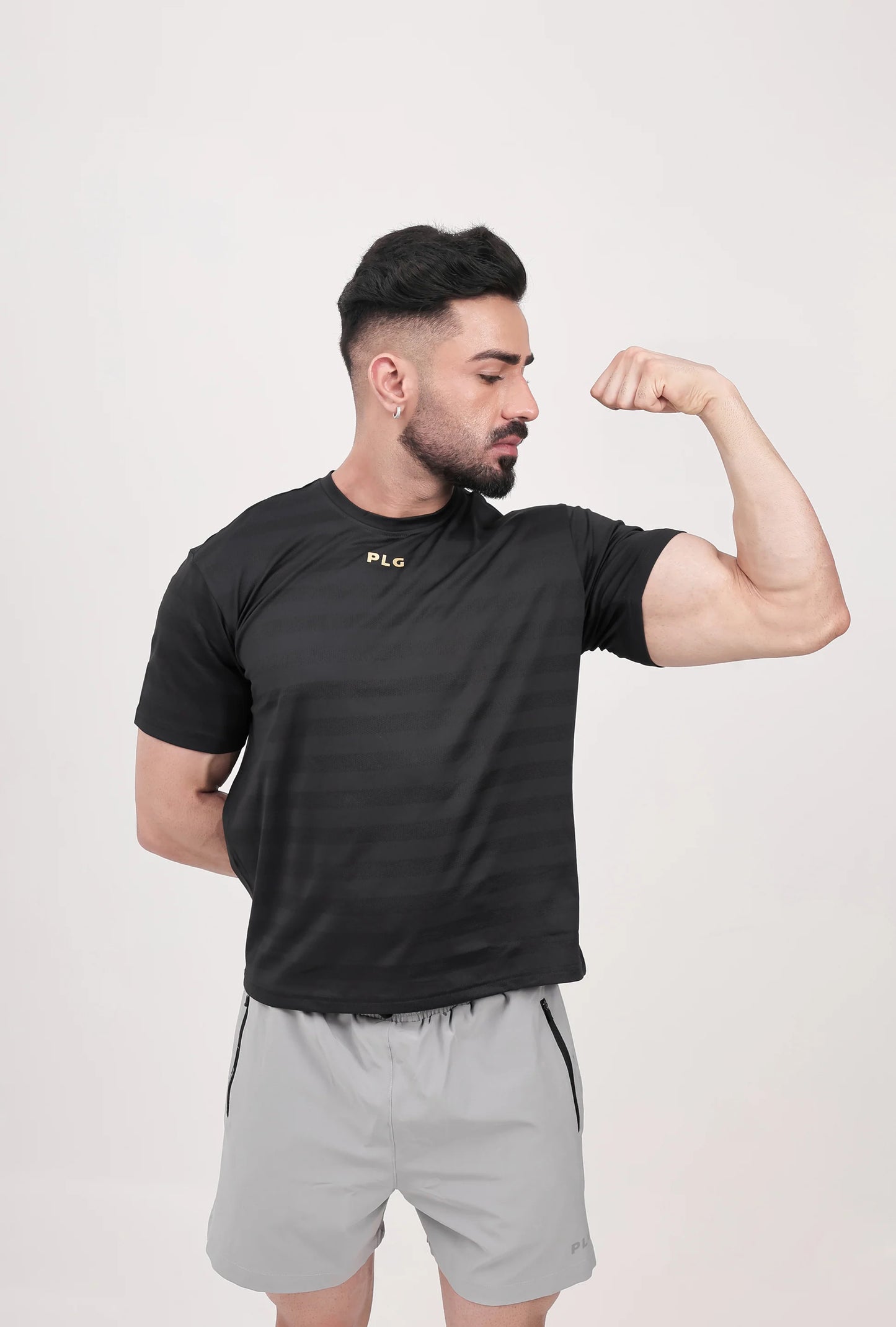 AIR FLOW BLACK -  lightweight, highly breathable activewear T‑shirts