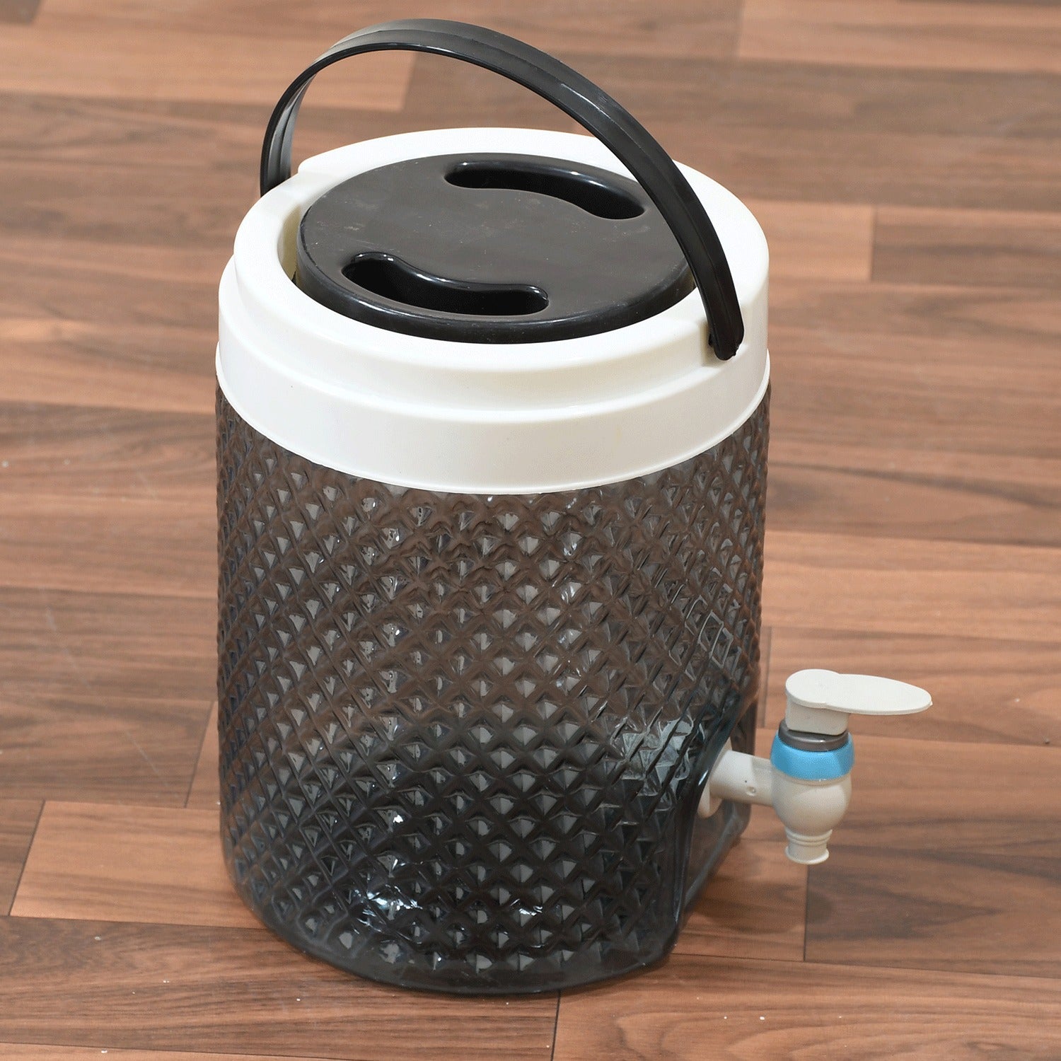 Diamond Cut Design Plastic Water Jug To Carrying Water And Other Beverages (4500ml) - warehousetech13