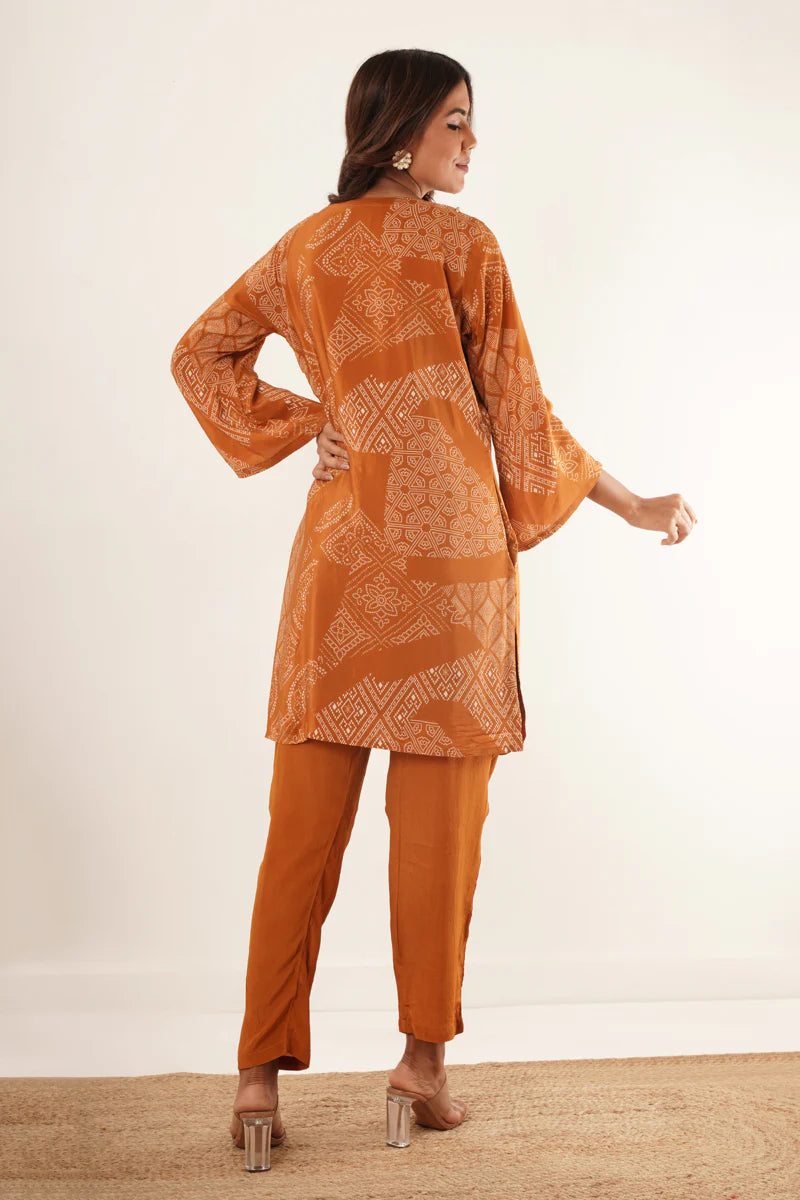 Dhaara Hand Mirror Work V-Neck Kurti Set - warehousetech13
