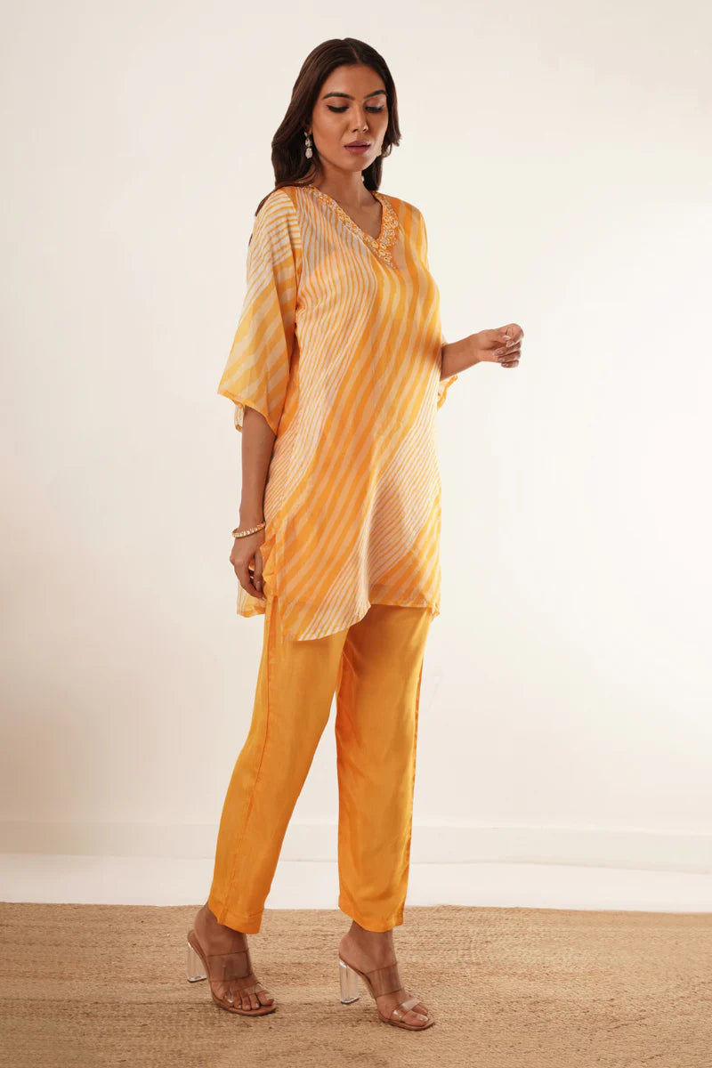 Dhaara Hand Mirror Work V-Neck Kurti Set - warehousetech13