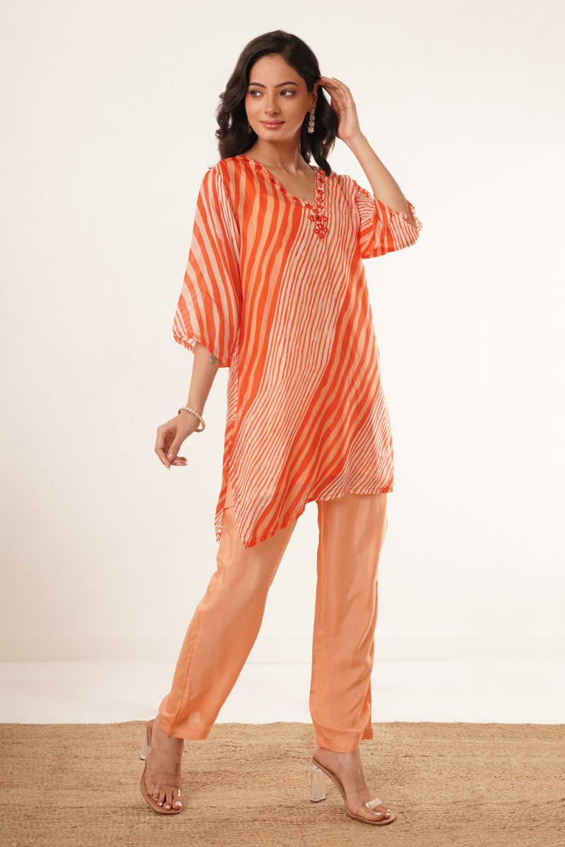 Dhaara Hand Mirror Work V-Neck Kurti Set - warehousetech13