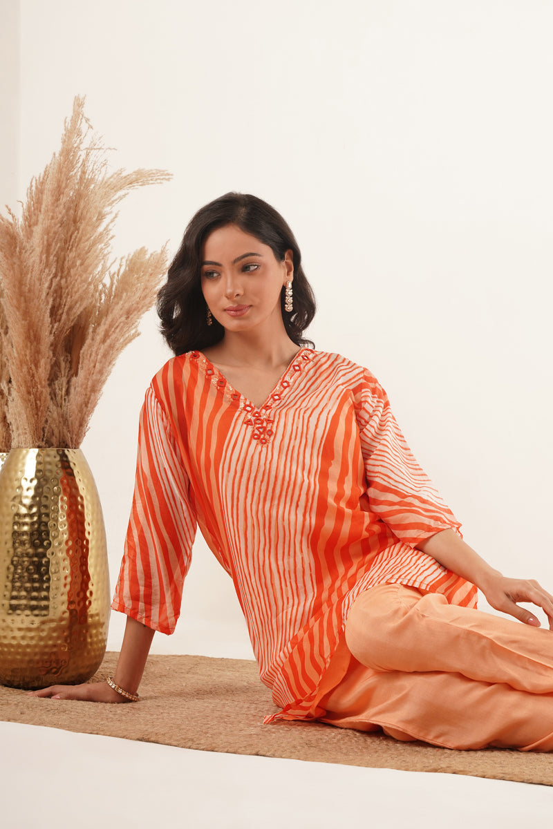 Dhaara Hand Mirror Work V-Neck Kurti Set - warehousetech13