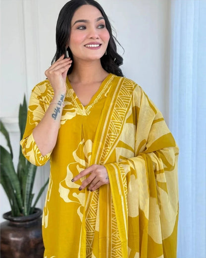 Yellow Printed Viscose Kurta Set with Pants & Dupatta